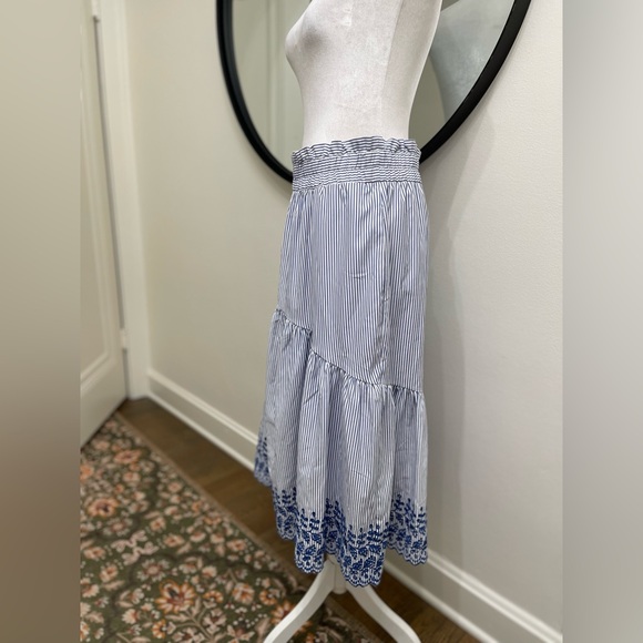 Tuckernuck Blue White Stripe Eyelet Embroidered Cinzia Coastal Skirt - Picture 3 of 7